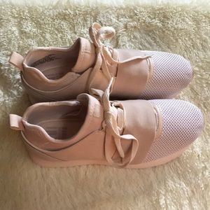 New, ballerina pink, athletic shoe, size 6.